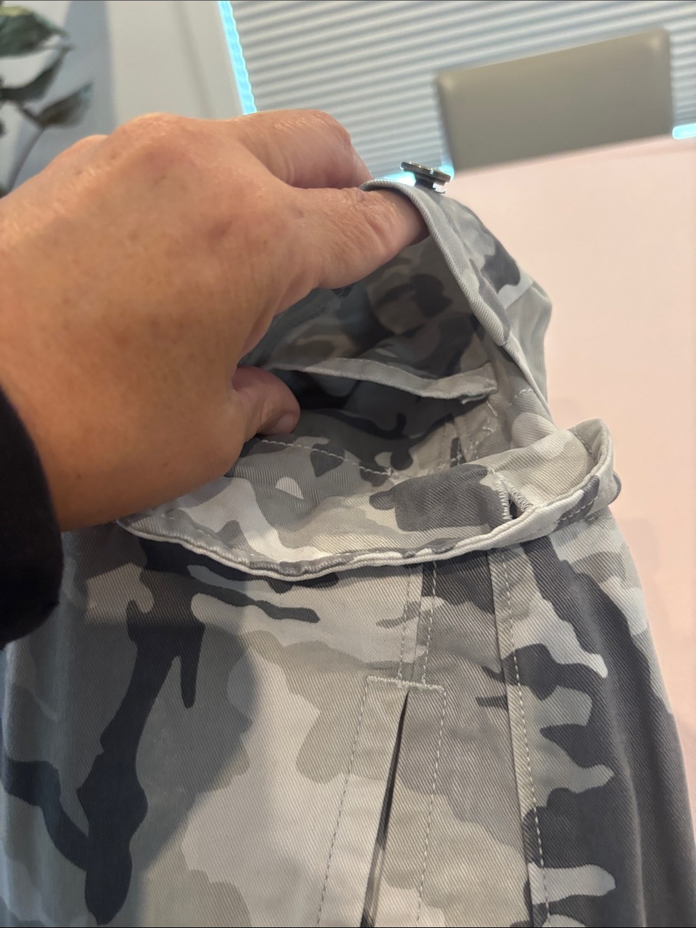 Levi's Men's Relaxed Cargo Jeans in Gray Camo - Picture 5 of 8